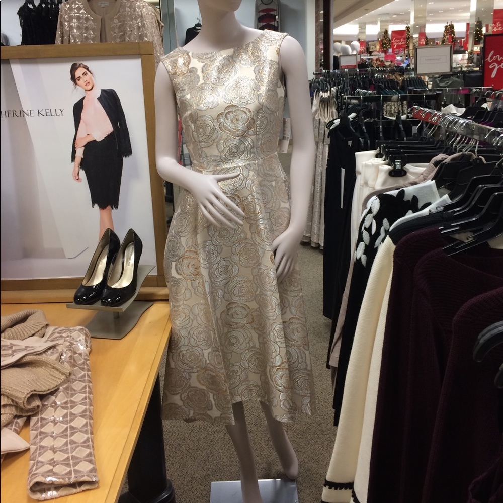 ISO- this dress in a size 8 or 10!